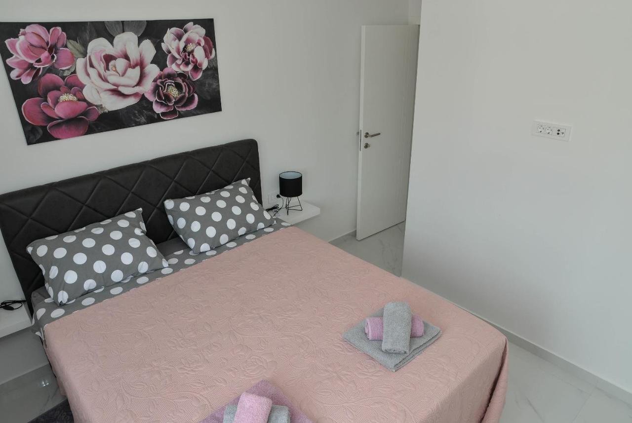 Apartment Laura Zara Esterno foto